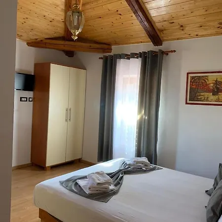 Doubleroom With Extrabed And Bathroom , Ac - 106 Bed & Breakfast Porec