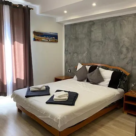 Doubleroom With Extrabed And Bathroom , Ac - 106 住宿加早餐酒店