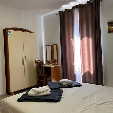 Doubleroom With Extrabed And Bathroom , Ac - 106