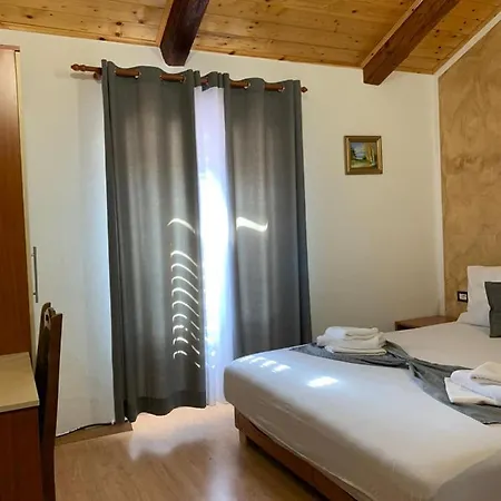 Doubleroom With Extrabed And Bathroom , Ac - 106 ベッド・アンド・ブレックファスト ポレッチ