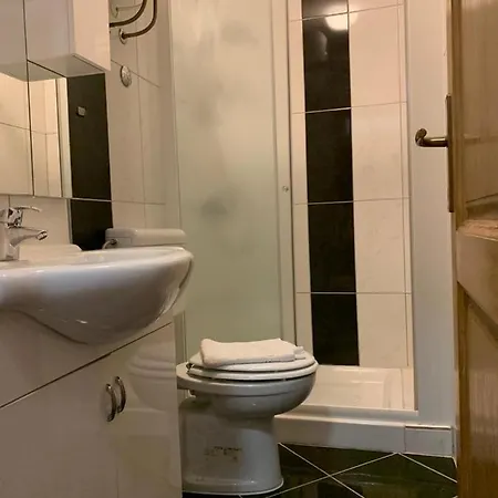 Doubleroom With Extrabed And Bathroom , Ac - 106 * ポレッチ